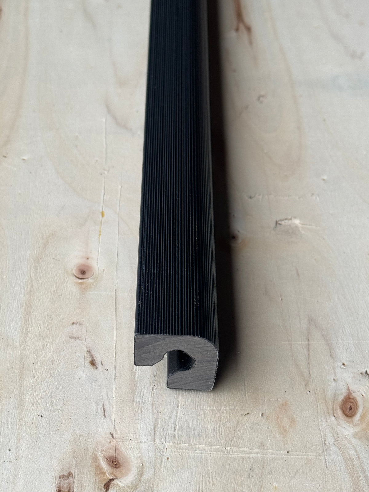 Composite end profile Black
