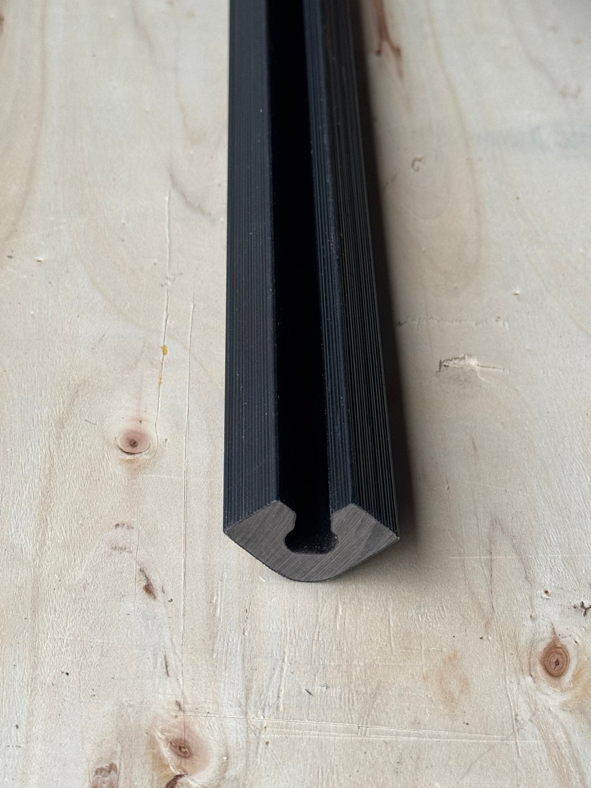 Composite end profile Black
