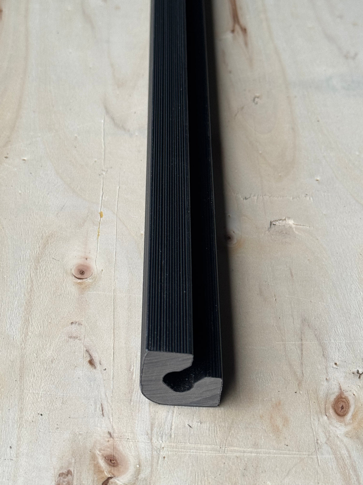 Composite end profile Black
